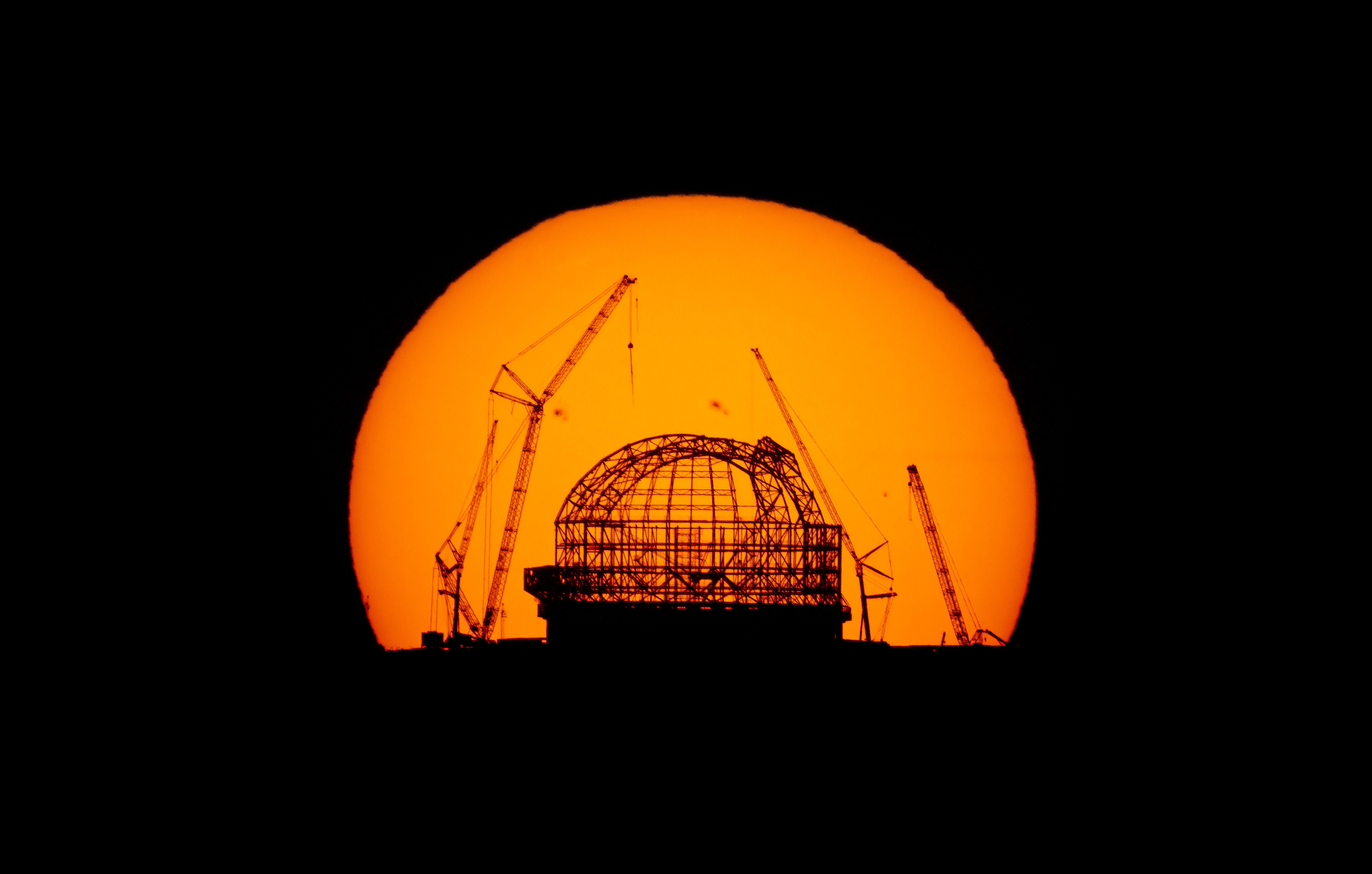 Beautiful ELT image under construction. Credit: E. Garcés/ESO. Ack.: N. Dubost Beautiful ELT image under construction. Credit: E. Garcés/ESO. Ack.: N. Dubost